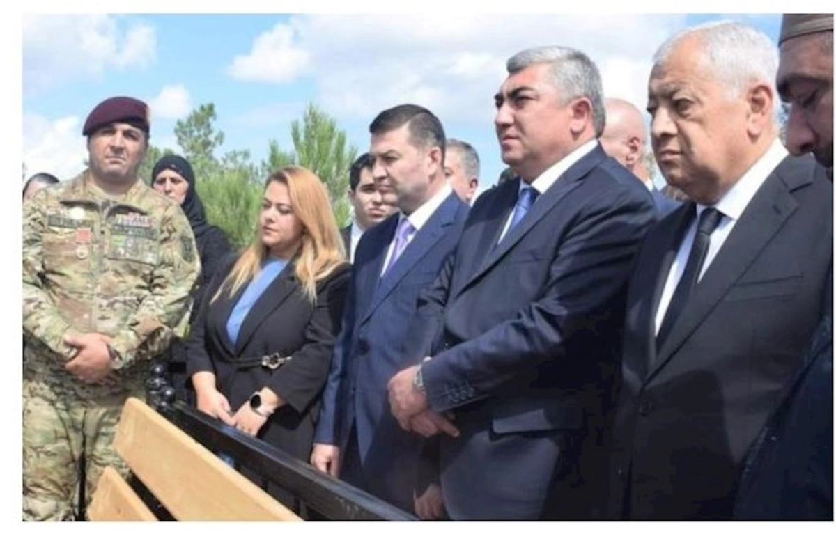 İcra başçısı və deputat şəhid məzarını ziyarət edib, il mərasiminə qatılıblar — FOTOLAR