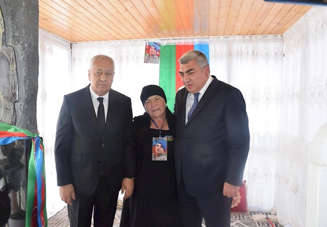 İcra başçısı və deputat şəhid məzarını ziyarət edib, il mərasiminə qatılıblar — FOTOLAR