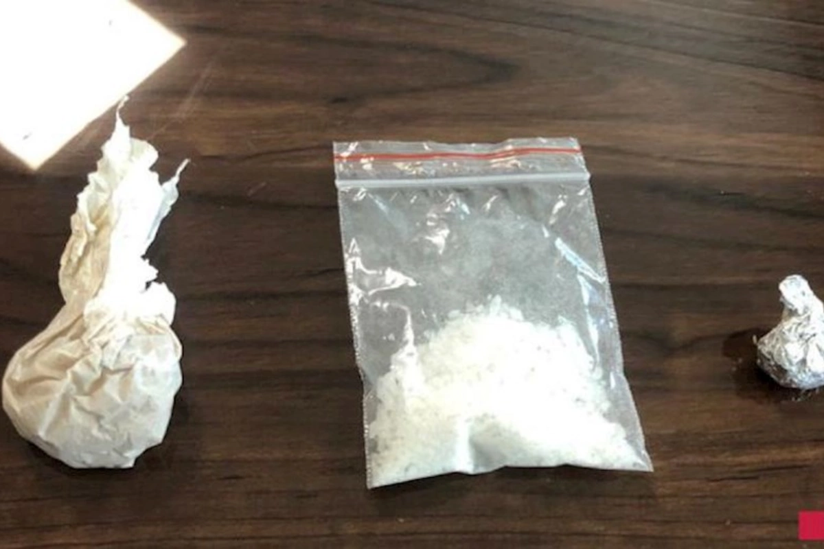 Keçmiş məhkumdan 1 kq heroin götürüldü