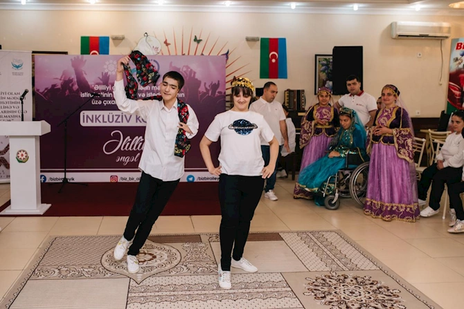 Əlilliyi olan şəxslərin istedadlarının üzə çıxarılmasına dəstək göstərilir — FOTOLAR