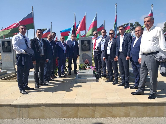 İstanbul Türkiyə-Azərbaycan Dayanışma və Kültür Dərnəyinin üzvləri Fəxri Xiyabanda olublar — FOTOLAR