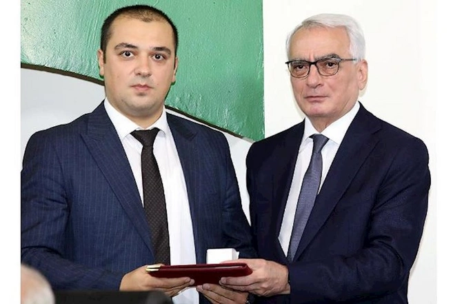 “İlin peşəkar gənci” adına layiq görülmüş gənclər mükafatlandırıldı — FOTOLAR “İlin peşəkar gənci” adına layiq görülmüş gənclər mükafatlandırıldı — FOTOLAR