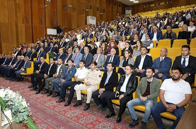 “İlin peşəkar gənci” adına layiq görülmüş gənclər mükafatlandırıldı — FOTOLAR “İlin peşəkar gənci” adına layiq görülmüş gənclər mükafatlandırıldı — FOTOLAR