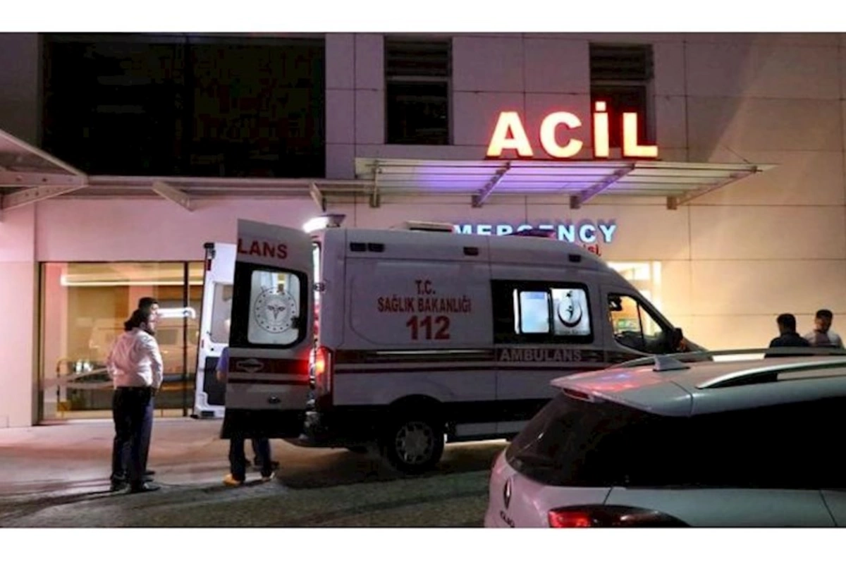 18 yaşlı gənc bıçaqlandı