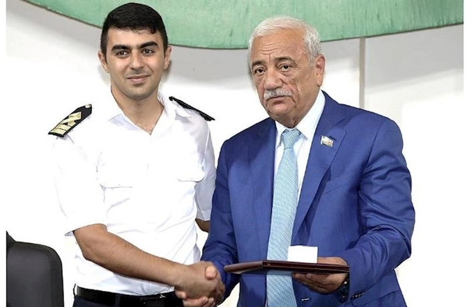 “İlin peşəkar gənci” adına layiq görülmüş gənclər mükafatlandırıldı — FOTOLAR “İlin peşəkar gənci” adına layiq görülmüş gənclər mükafatlandırıldı — FOTOLAR