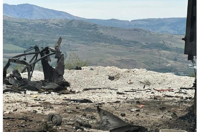 Mina partlayışlarının baş verdiyi yerdən FOTOLAR