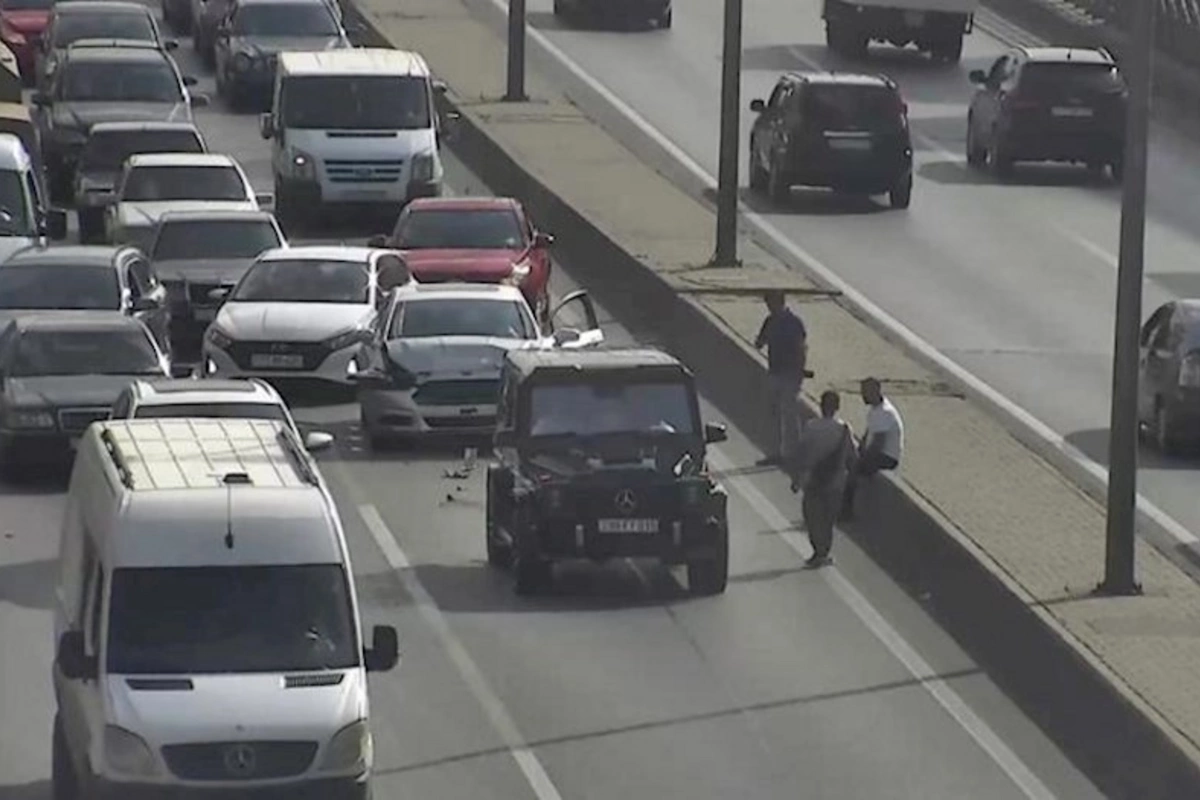 Bakıda yol qəzası olub, sıxlıq yaranıb