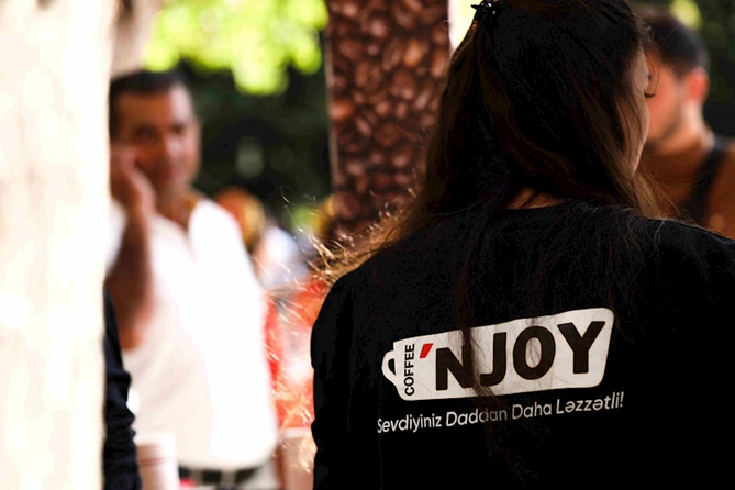 “Coffee`N Joy” yeni dərs ilinin ilk günündə tələbələrlə — FOTOLAR “Coffee`N Joy” yeni dərs ilinin ilk günündə tələbələrlə — FOTOLAR