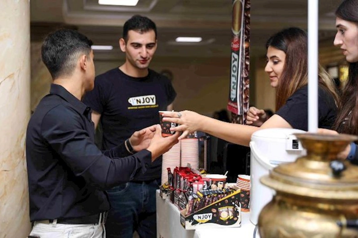 “Coffee`N Joy” yeni dərs ilinin ilk günündə tələbələrlə — FOTOLAR