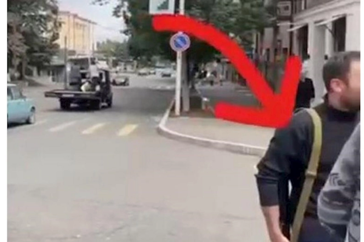 Xankəndidə mülki şəxslərin silahlandırılmasının görüntüləri — VİDEO