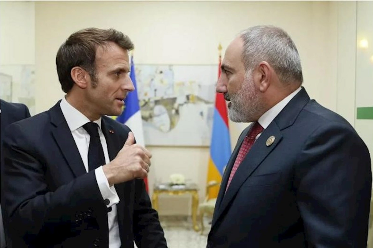 Makron Paşinyanla Qarabağda baş verənləri müzakirə edib