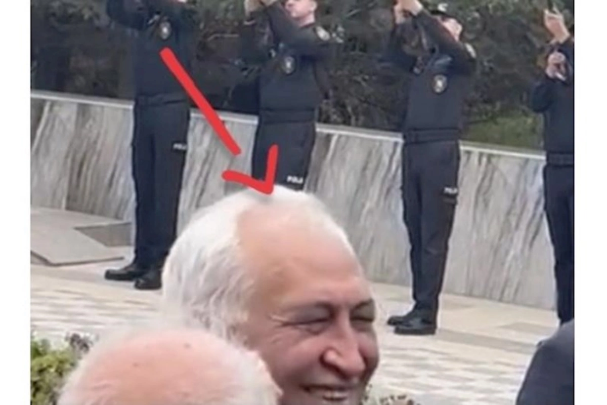 Şəhidin dəfnində “qəşş” edib gülən məşhur iş adamı imiş — VİDEO