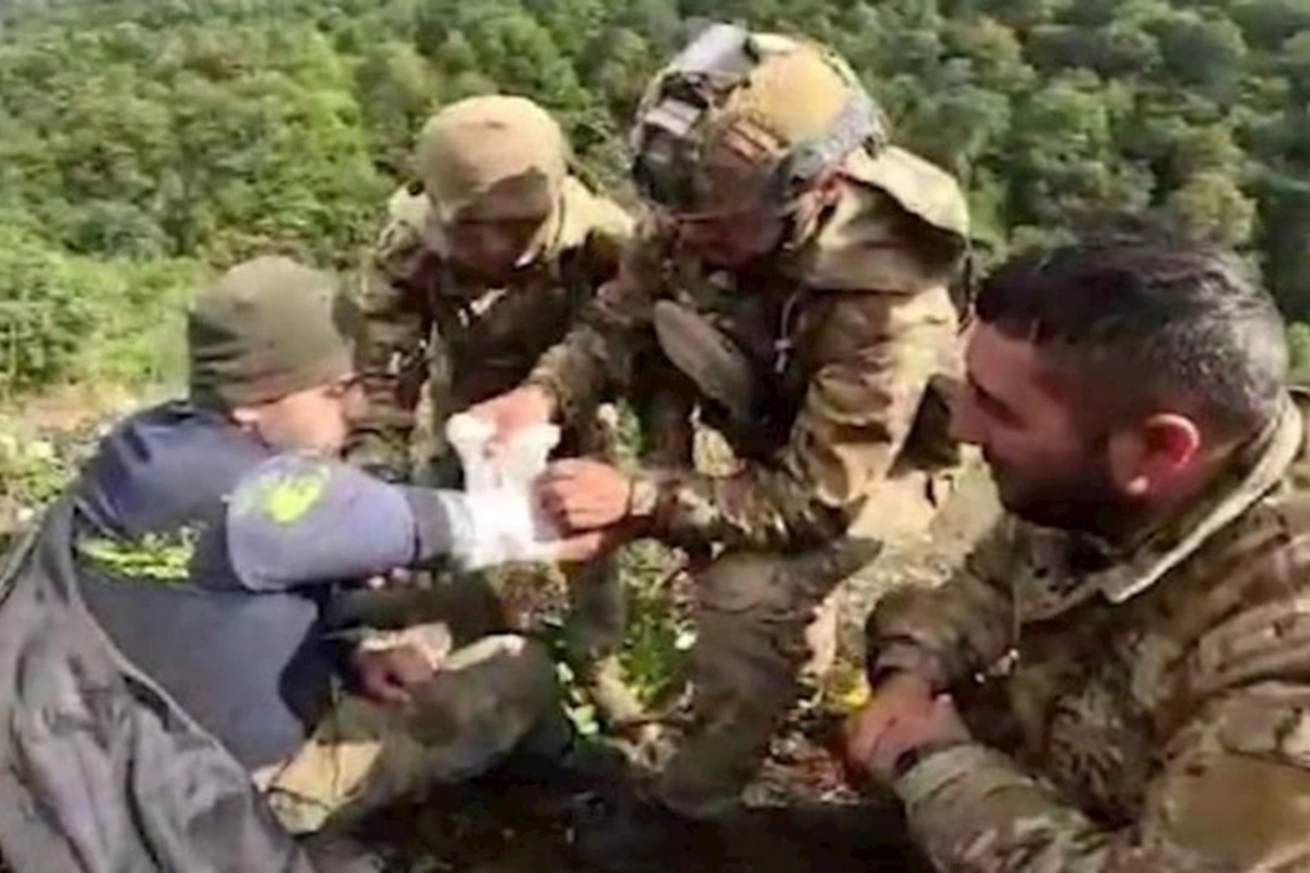 Hərbçilərimiz erməni əsgərin həyatını belə xilas etdi — VİDEO
