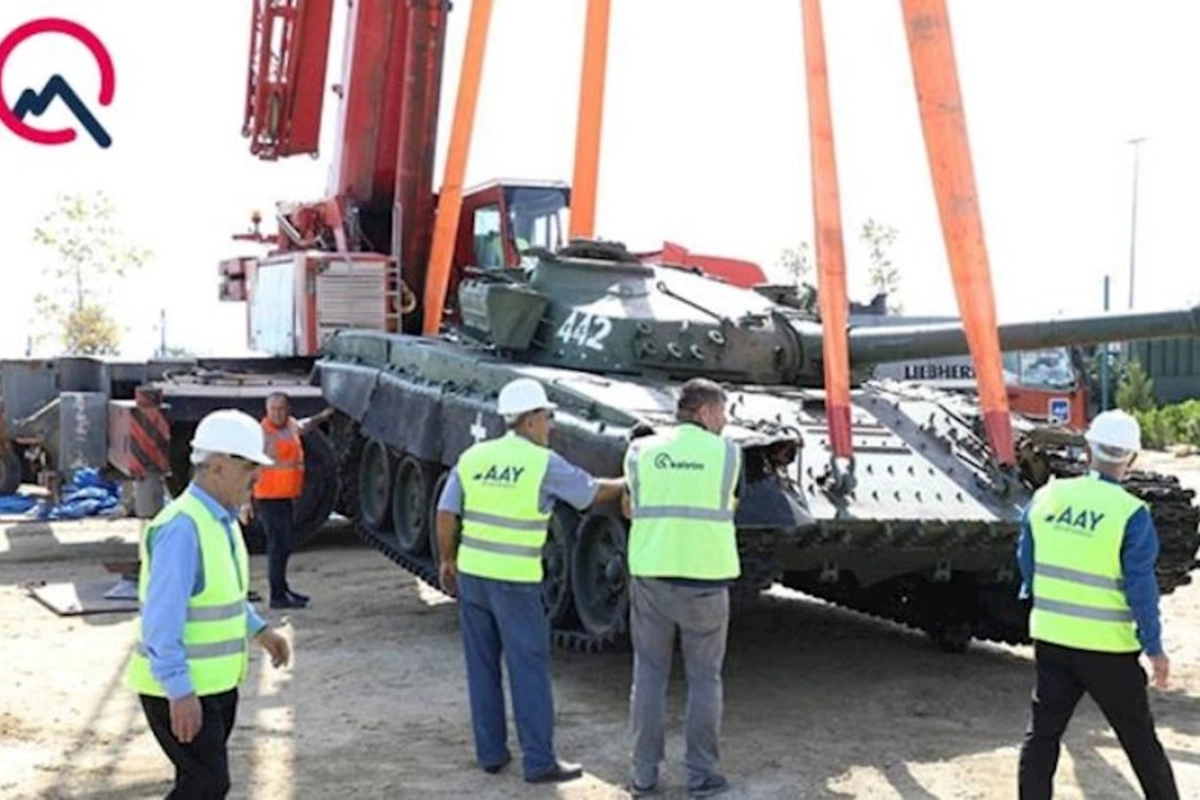 Düşmənin “qələbə” simvoulu olan tank Bakıda — FOTOLAR