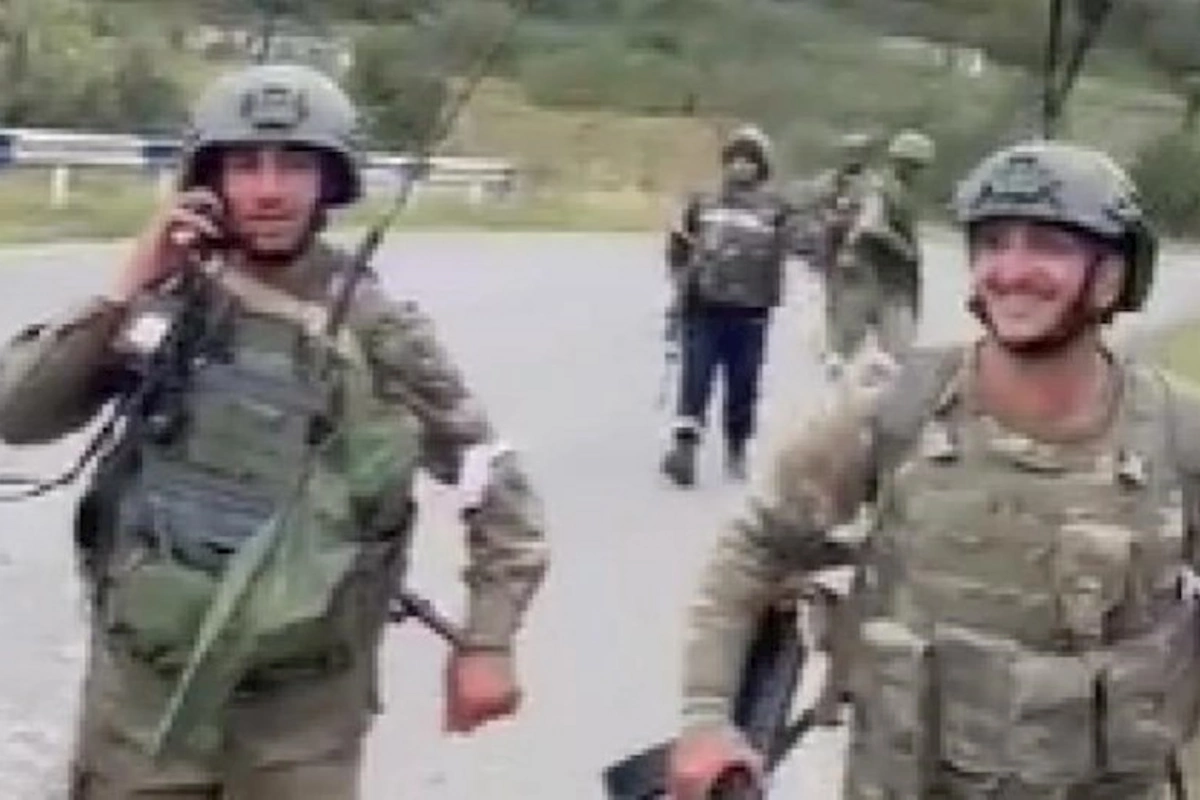 Azərbaycan ordusunun qəhrəman döyüşçüləri Ağdərəyə girərkən — VİDEO