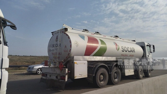 Azərbaycan Qarabağın erməni sakinləri üçün yanacaq göndərib — FOTOLAR