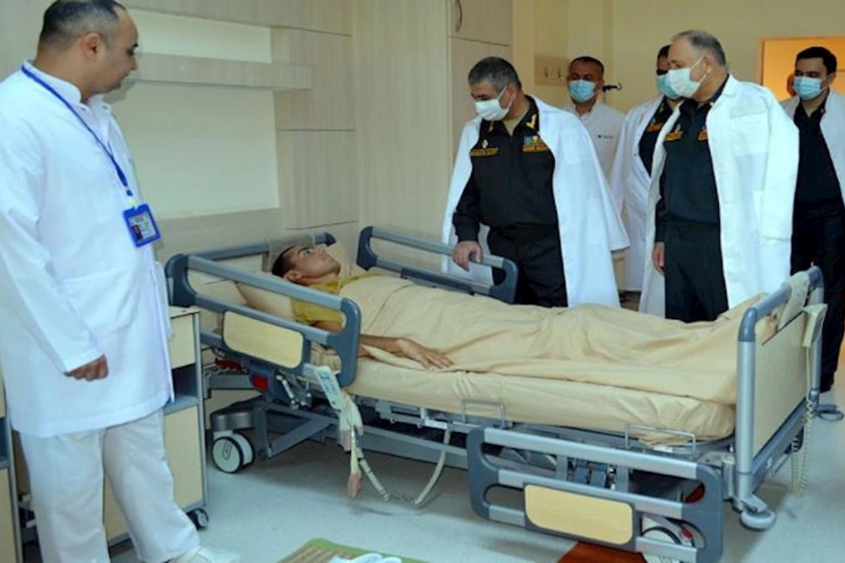 Müdafiə Nazirliyinin rəhbər heyəti hərbi hospitalı ziyarət etdi