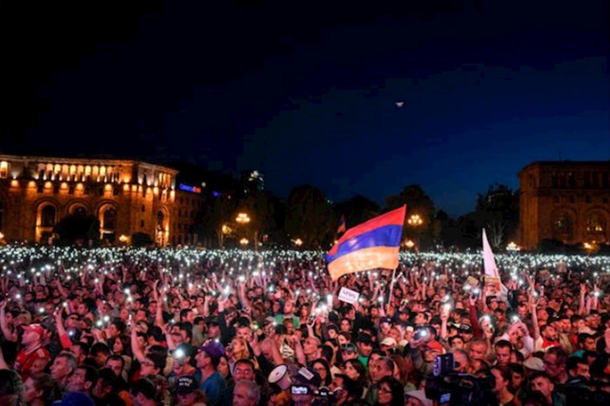 İrəvanda hökumətə qarşı kütləvi etiraz aksiyası keçirilir