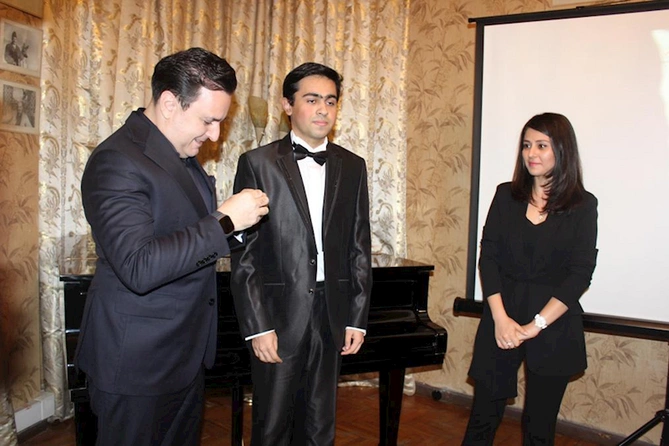 Ramil Qasımov Bülbül vokal məktəbi adlı filmi təqdim etdi — FOTOLAR
