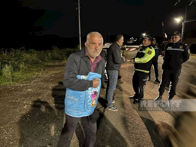 Azərbaycan polisi və tibb işçiləri Qarabağın erməniəsilli sakinlərinə köməklik göstəriblər — FOTOLAR Azərbaycan polisi və tibb işçiləri Qarabağın erməniəsilli sakinlərinə köməklik göstəriblər — FOTOLAR