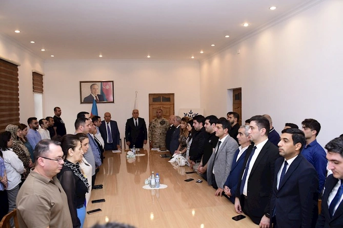 Zəfər zirvəsinə yüksələn qəhrəmanlar — FOTOLAR Zəfər zirvəsinə yüksələn qəhrəmanlar — FOTOLAR