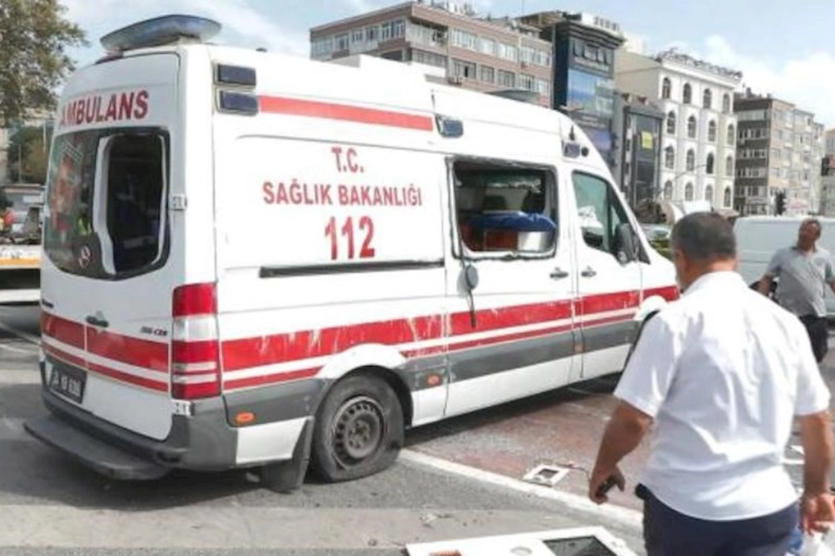 Təcili tibbi yardım maşını aşdı: Yaralananlar var
