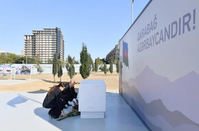 Prezident və birinci xanım Zəfər parkında — FOTOLAR (YENİLƏNİB)