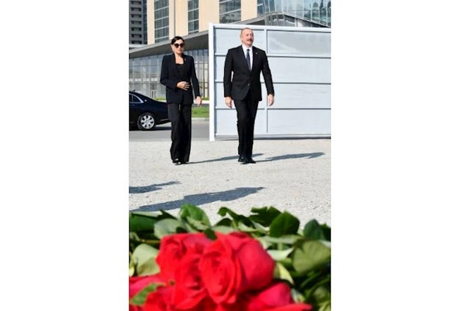 Prezident və birinci xanım Zəfər parkında — FOTOLAR (YENİLƏNİB)
