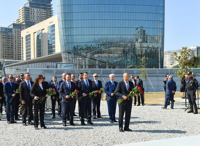 İqtisadiyyat Nazirliyinin kollektivi Zəfər Parkında olub — FOTOLAR