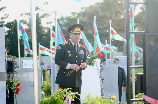 Zakir Həsənov Şəhidlər xiyabanında — FOTOLAR
