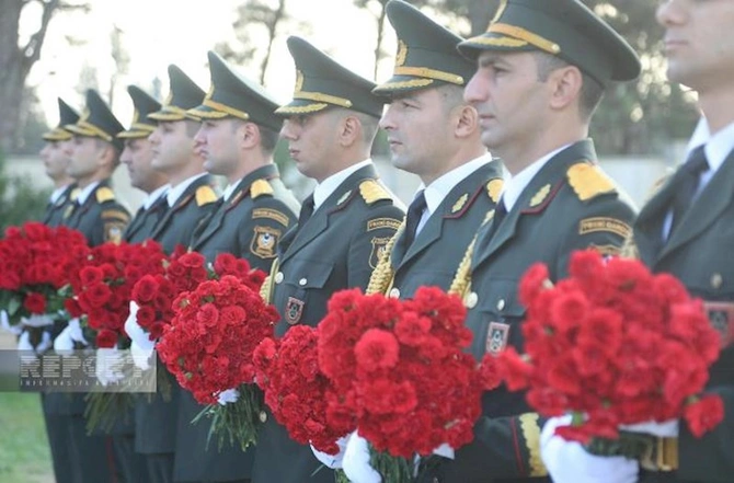 Zakir Həsənov Şəhidlər xiyabanında — FOTOLAR