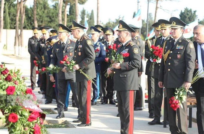 Zakir Həsənov Şəhidlər xiyabanında — FOTOLAR