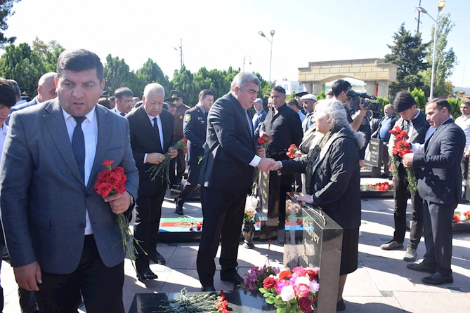 Şəhidlərimizi qürurla anırıq! Şəhidlərimizi qürurla anırıq!