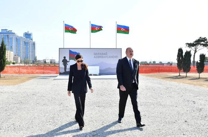 Prezident və birinci xanım Zəfər parkında — FOTOLAR (YENİLƏNİB)