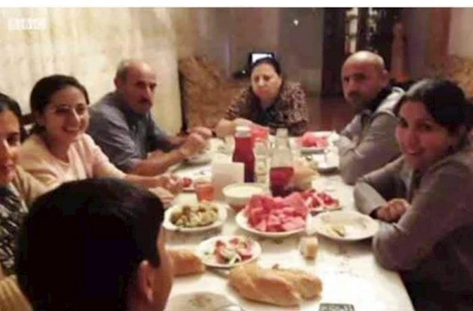 Ailə başçısı cəbhədə sağ qaldı, 5 üzvü evdə şəhid oldu — FOTO Ailə başçısı cəbhədə sağ qaldı, 5 üzvü evdə şəhid oldu — FOTO