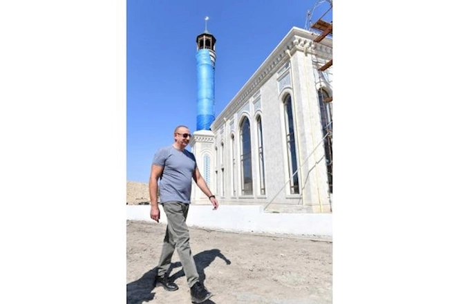 Prezident Zəngilan şəhər məscidində görülən işlərlə tanış olub — FOTOLAR Prezident Zəngilan şəhər məscidində görülən işlərlə tanış olub — FOTOLAR