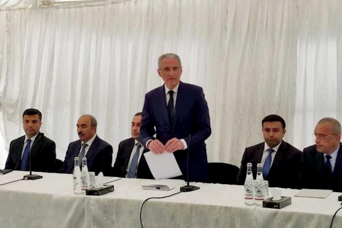 Muxtar Babayev Söyüdlüdə iclas KEÇİRİR