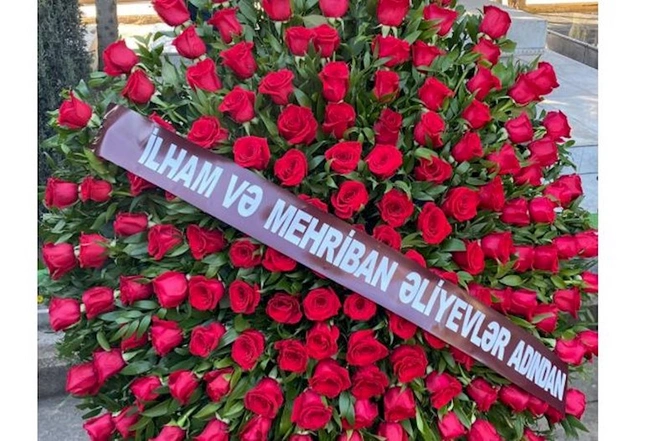 Prezident və birinci xanım Qənirə Paşayevanın məzarına əklil göndərdi — FOTO