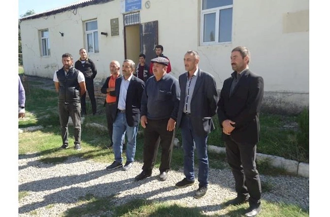 İki kəndi əhatə edən qaz təchizatı ilə bağlı müraciətlər “Açıq mikrofon”da İki kəndi əhatə edən qaz təchizatı ilə bağlı müraciətlər “Açıq mikrofon”da