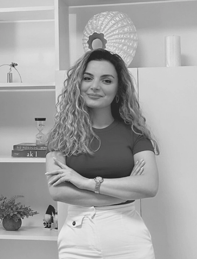 “Texnoloji alətlərdən hədsiz istifadə uşaqlarda inkişaf problemlərinə və akademik uğursuzluğa səbəb ola bilər” — Psixoloq