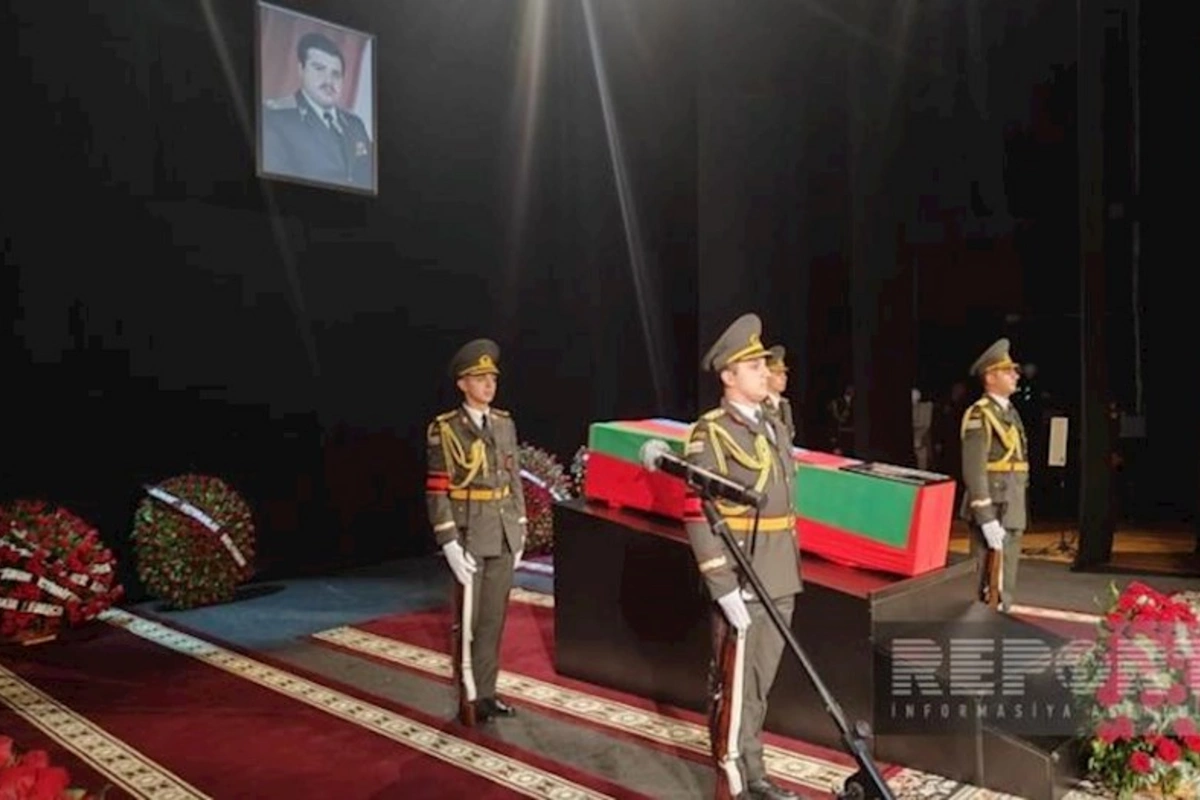 Milli Qəhrəman Riad Əhmədov dəfn edildi — YENİLƏNİB