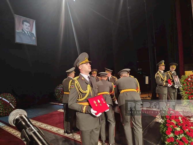 Milli Qəhrəman Riad Əhmədov dəfn edildi — YENİLƏNİB