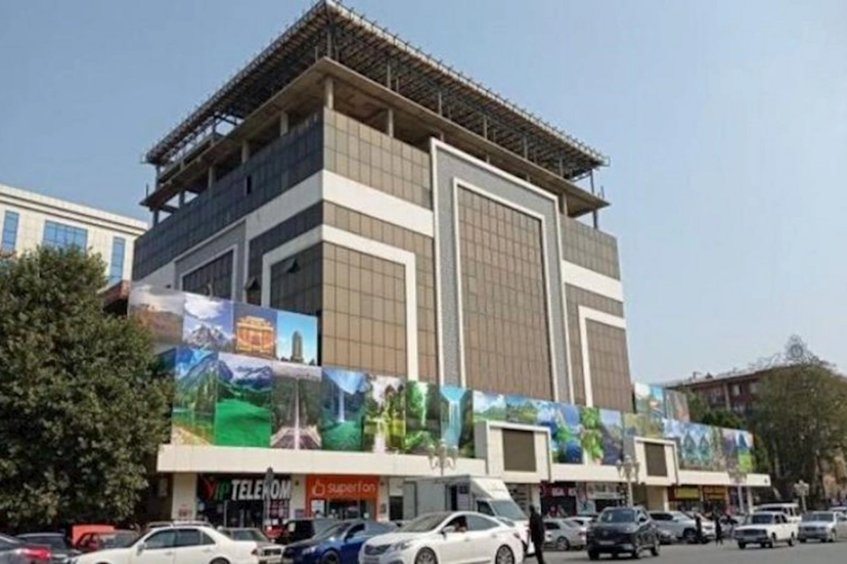 Çökmə olan univermaqda söküntü aparılır — FOTOLAR