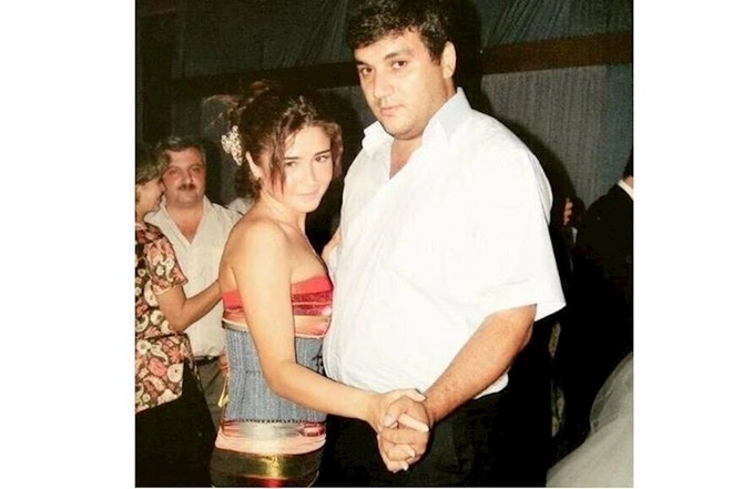 Rəfiqəsinin ailəsini dağıtdı, baş leytenant rütbəsi aldı — Elnarə Xəlilovanın ŞOK DOSYESİ Rəfiqəsinin ailəsini dağıtdı, baş leytenant rütbəsi aldı — Elnarə Xəlilovanın ŞOK DOSYESİ