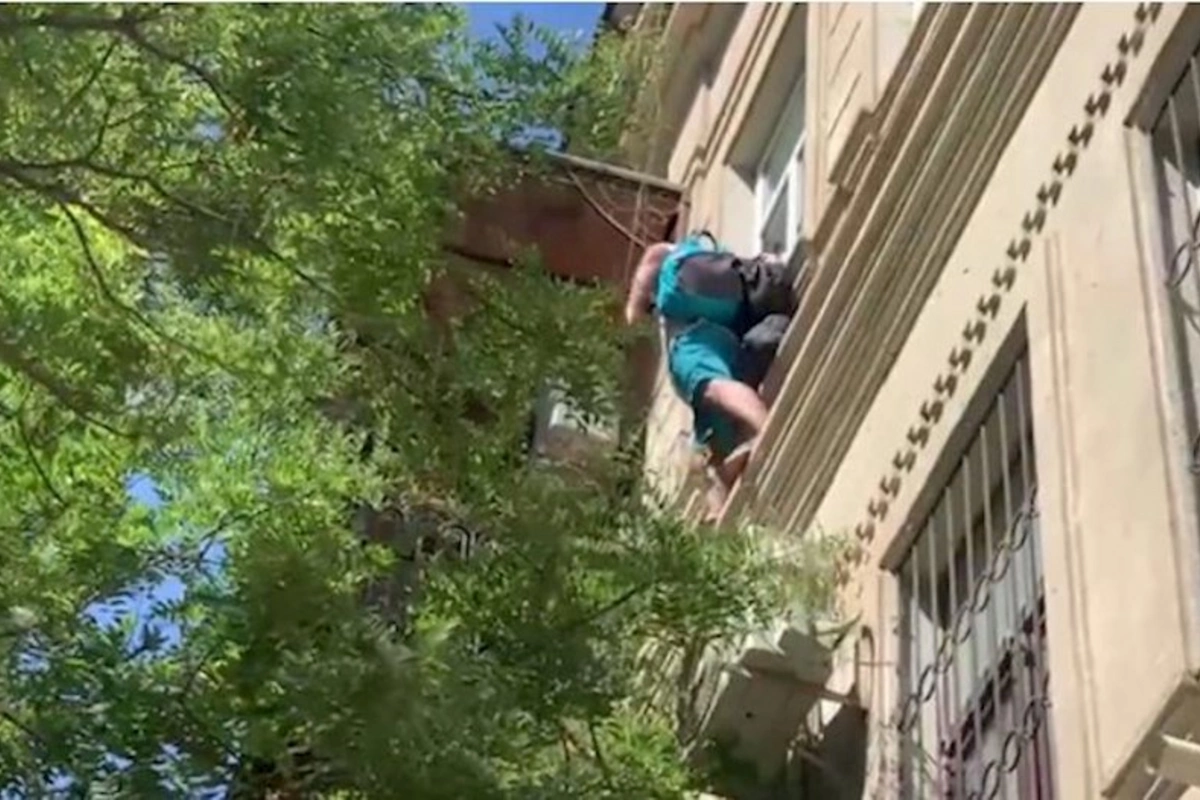 Bakıda intihara cəhdin qarşısı belə alındı — VİDEO