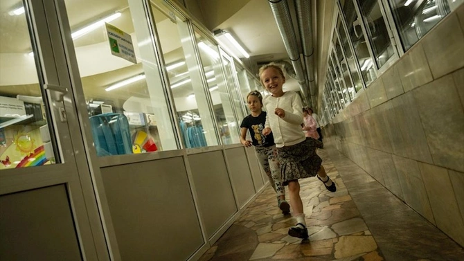 Raket hücumu altında metroda dərs günü...— FOTOLAR Raket hücumu altında metroda dərs günü...— FOTOLAR