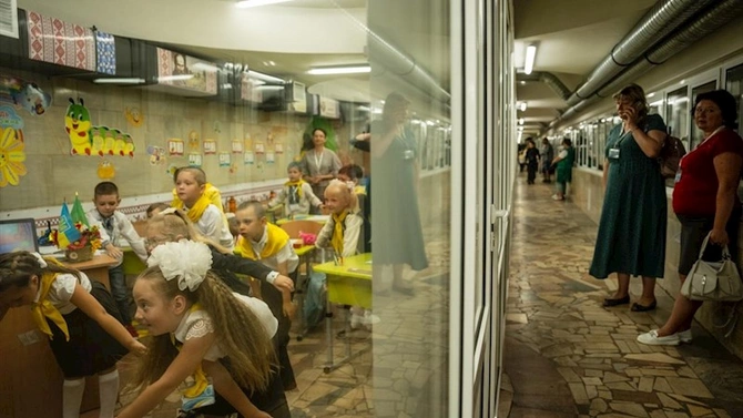 Raket hücumu altında metroda dərs günü...— FOTOLAR Raket hücumu altında metroda dərs günü...— FOTOLAR