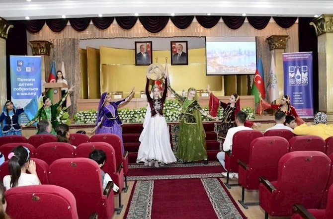 Xətai rayonunda birincilərə hədiyyə təqdim olunub — FOTOLAR