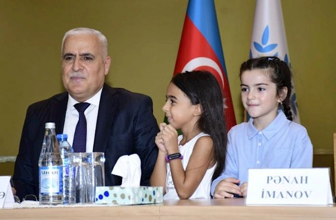 Xətai rayonunda birincilərə hədiyyə təqdim olunub — FOTOLAR