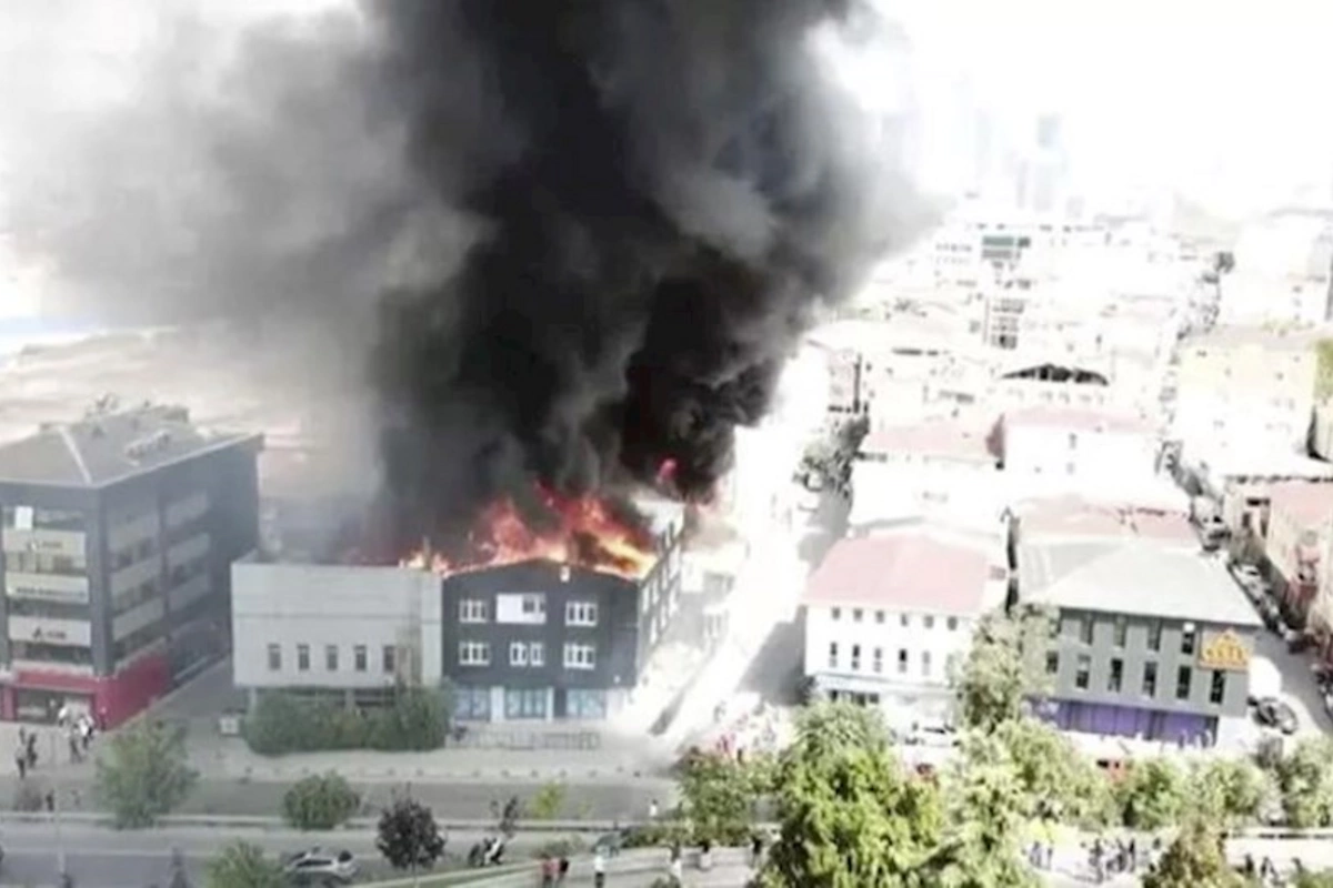 İstanbulda biznes mərkəzi yanır — VİDEO